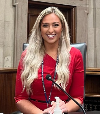 Success story Amber Hulse smiling.