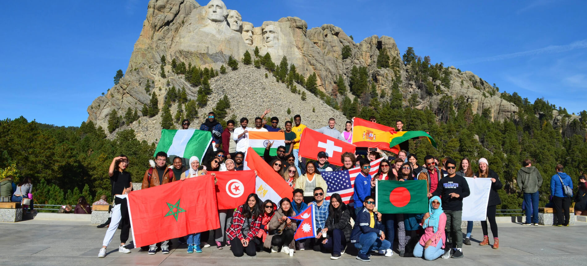 Students from the International Office on a trip to mount rushmore.