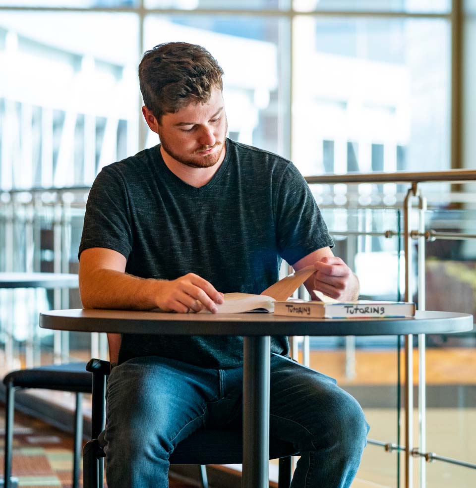 A student at the Community College for Sioux Falls studying.