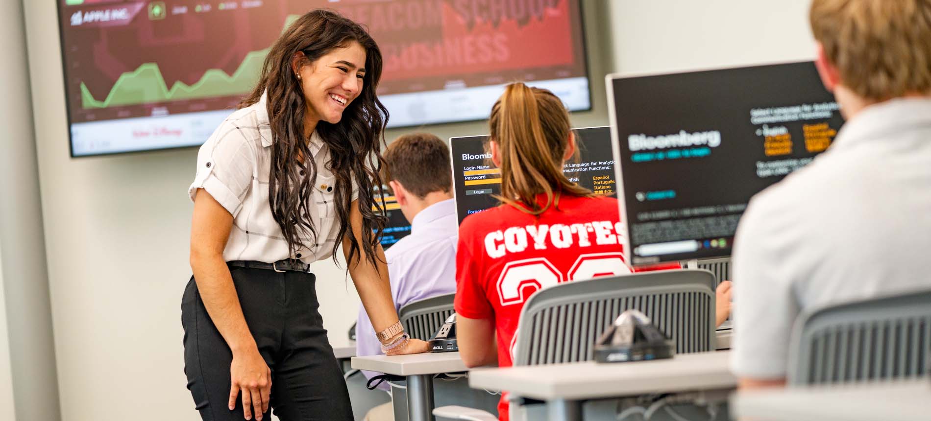  Students Inside the Ellis Finance and Analytics Lab.