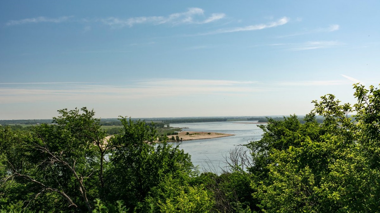 Wide shot of the Missouri River.