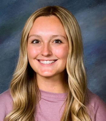 Success story Bailey Kahle smiling.