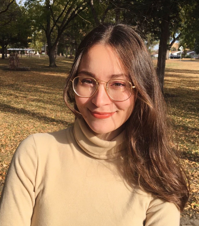 Success story Eva Niklaidou smiling.