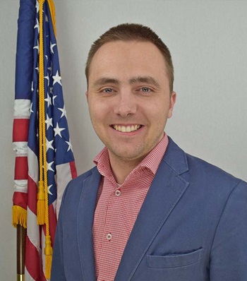 Success story Malachi Peterson smiling.