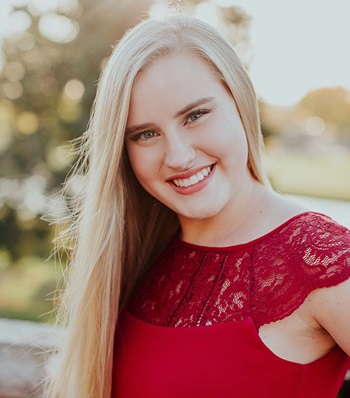 Success story Nicole Gerdes smiling.