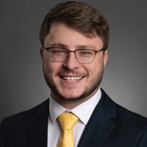 Aaron Vlasman, B.A. ’22, political science and criminal justice studies alumnus poses for his headshot.