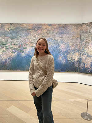 Art student Natalie Venjohn takes a picture in an art gallery in NYC.